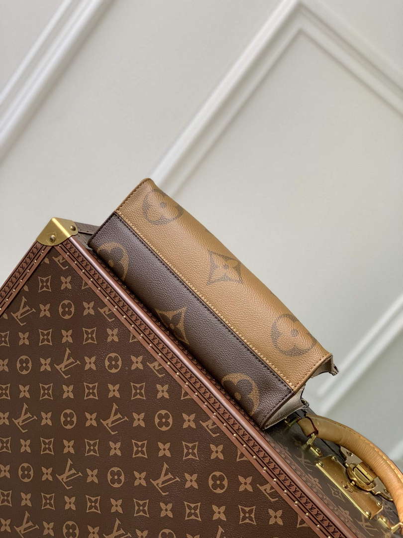 LV M46653 Louis Vuitton OnTheGo East West Bag