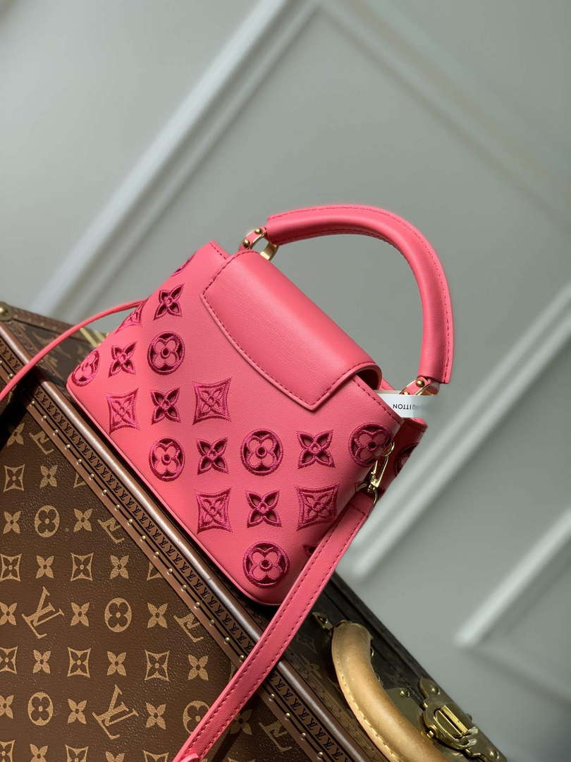 LV M22922 Louis Vuitton Capucines Mini Handbag Pink