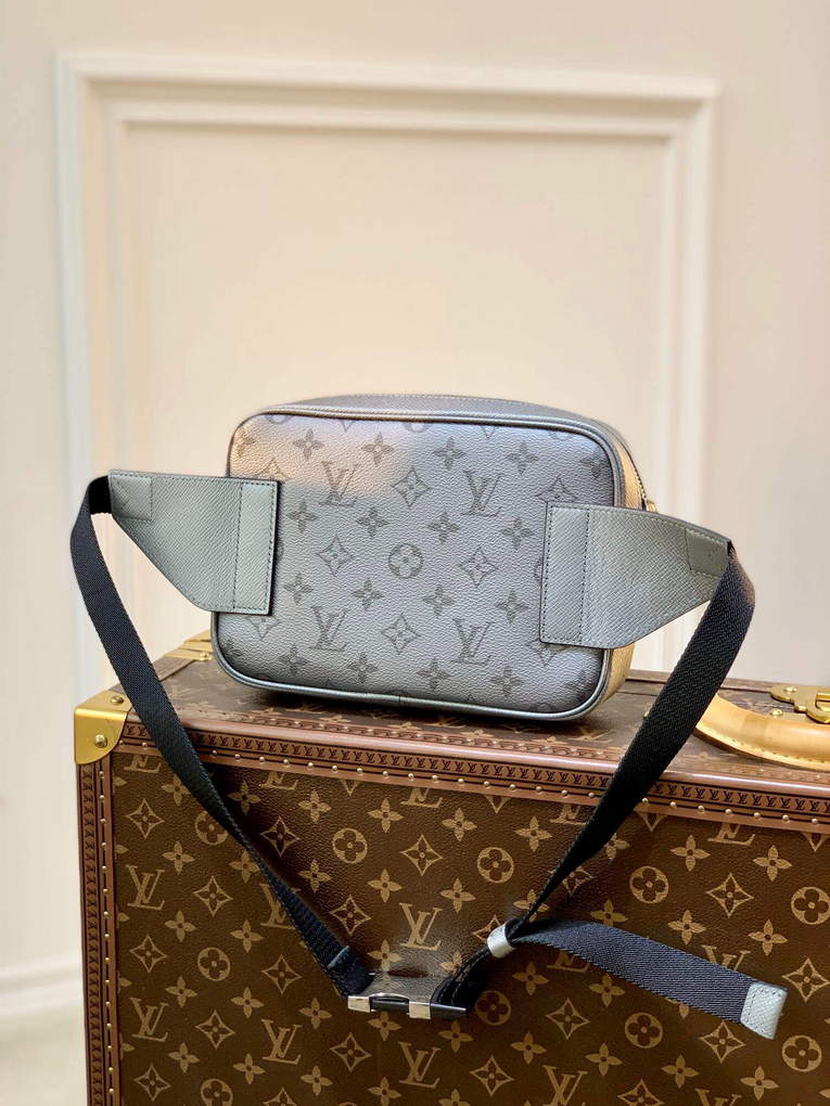 LV M30247 Louis Vuitton Outdoor Bumbag Silver