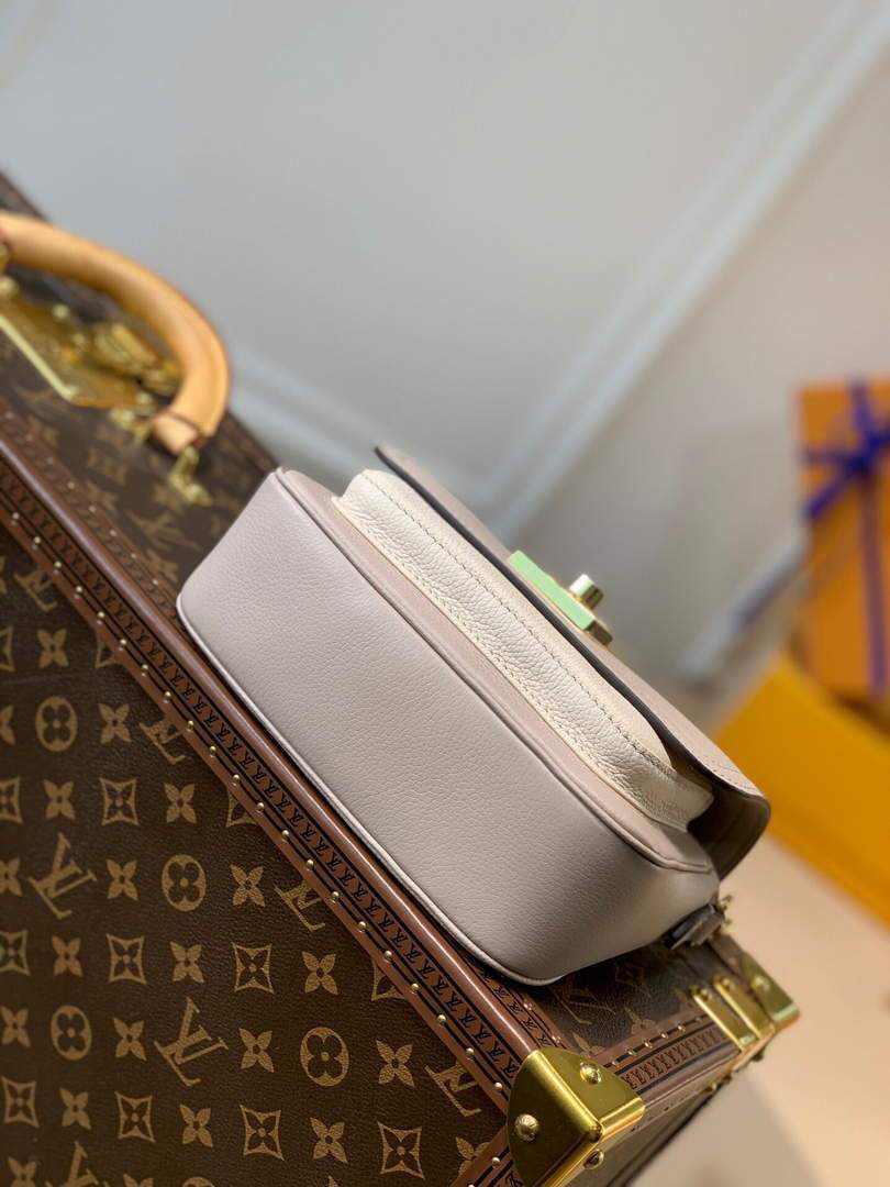 LV M58554 Louis Vuitton Lockme Tender Bag M58557 M58555 Greige