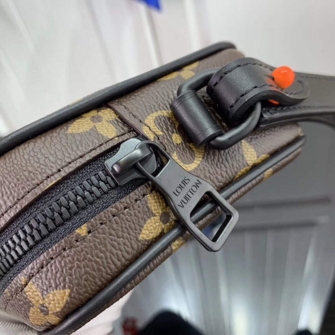 LV M68321 Louis Vuitton Pochette Volga Bag Brown