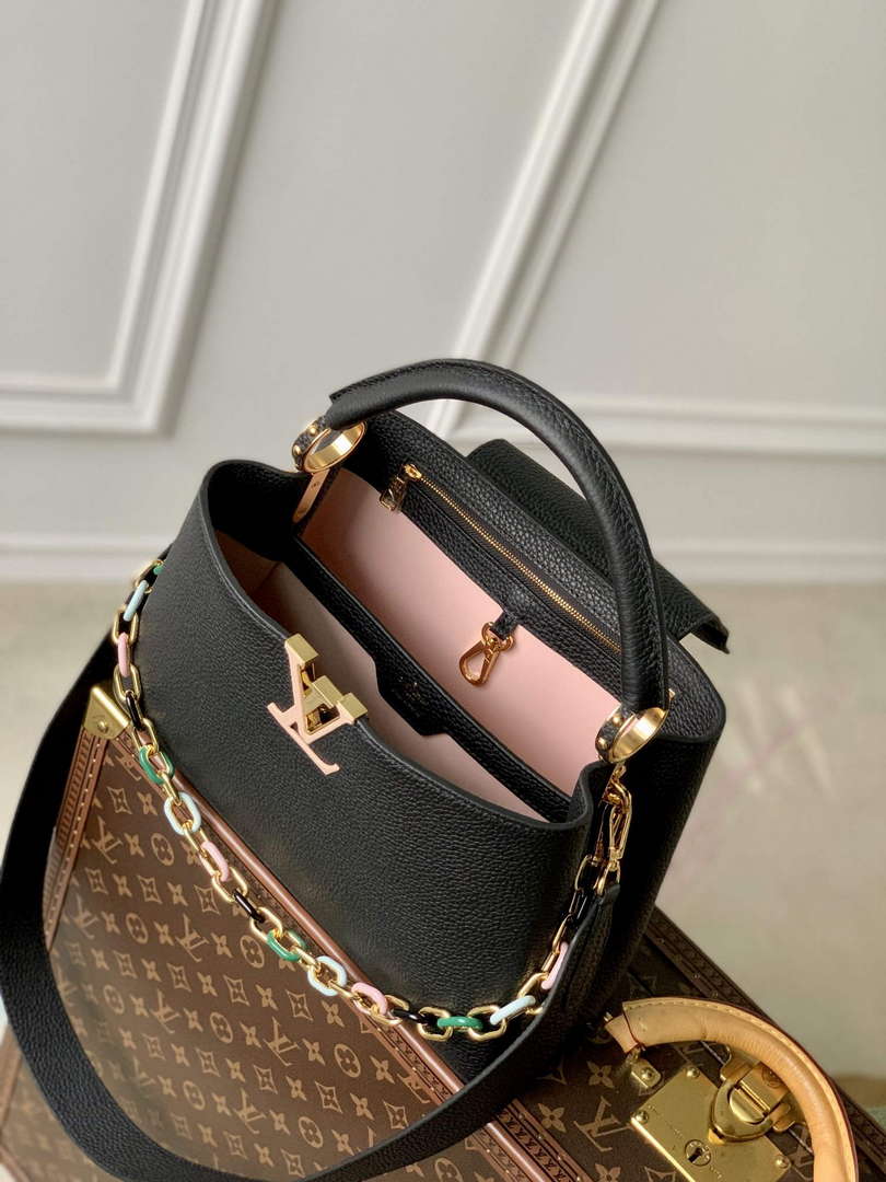 LV M21641 Louis Vuitton Capucines MM Handbag Black