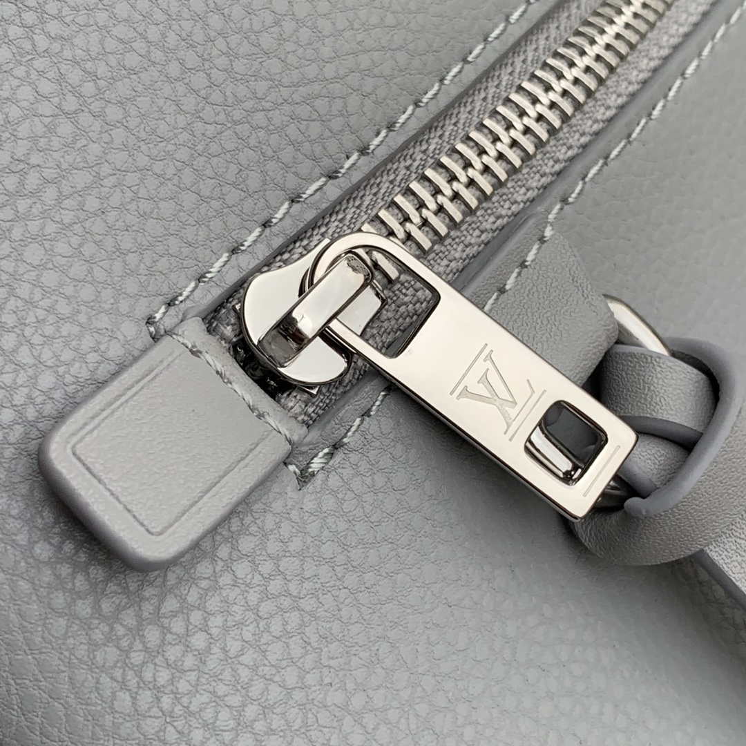 Louis Vuitton M69836 LV Aerogram Pochette iPad M69837 Gray