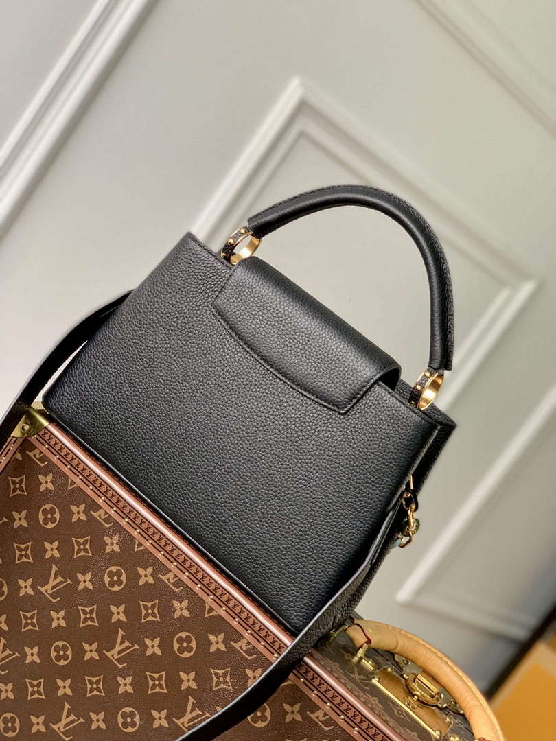 LV M21641 Louis Vuitton Capucines MM Handbag Black