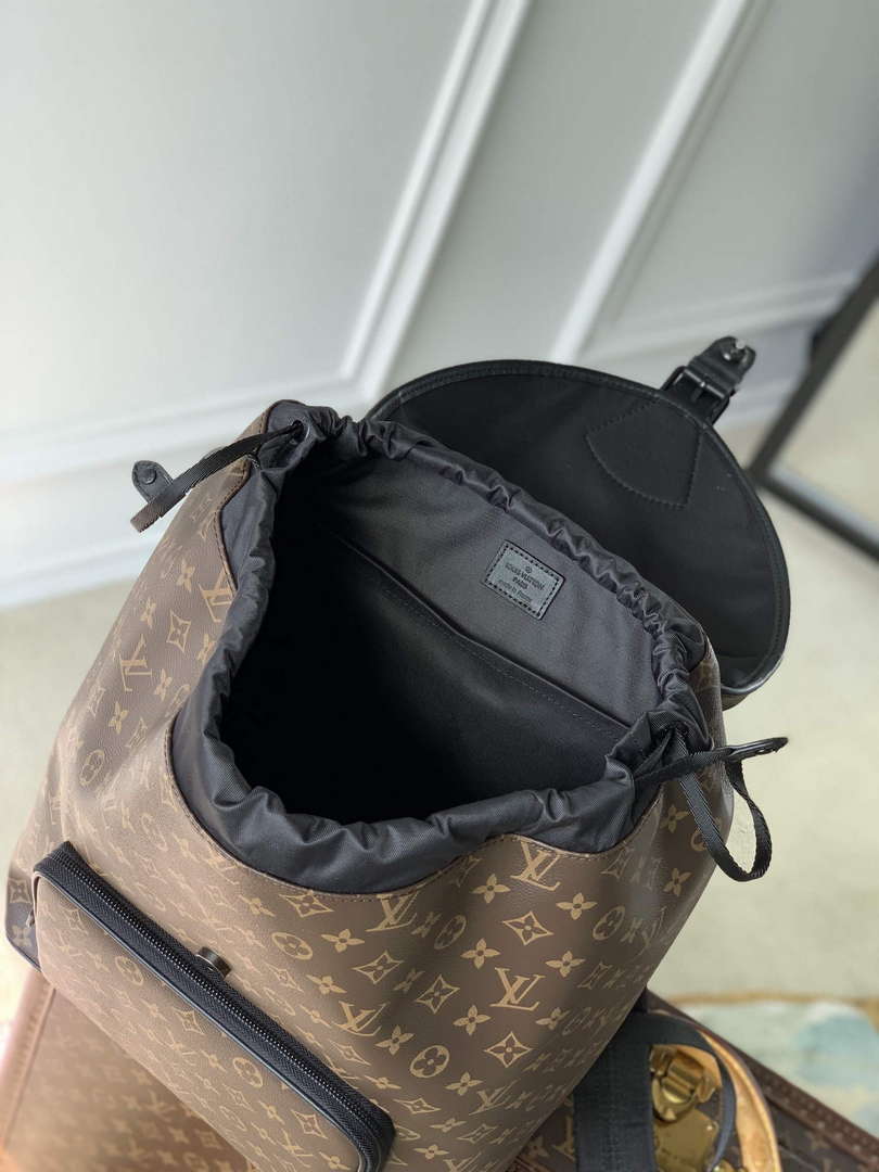 LV M46683 Louis Vuitton Montsouris Backpack