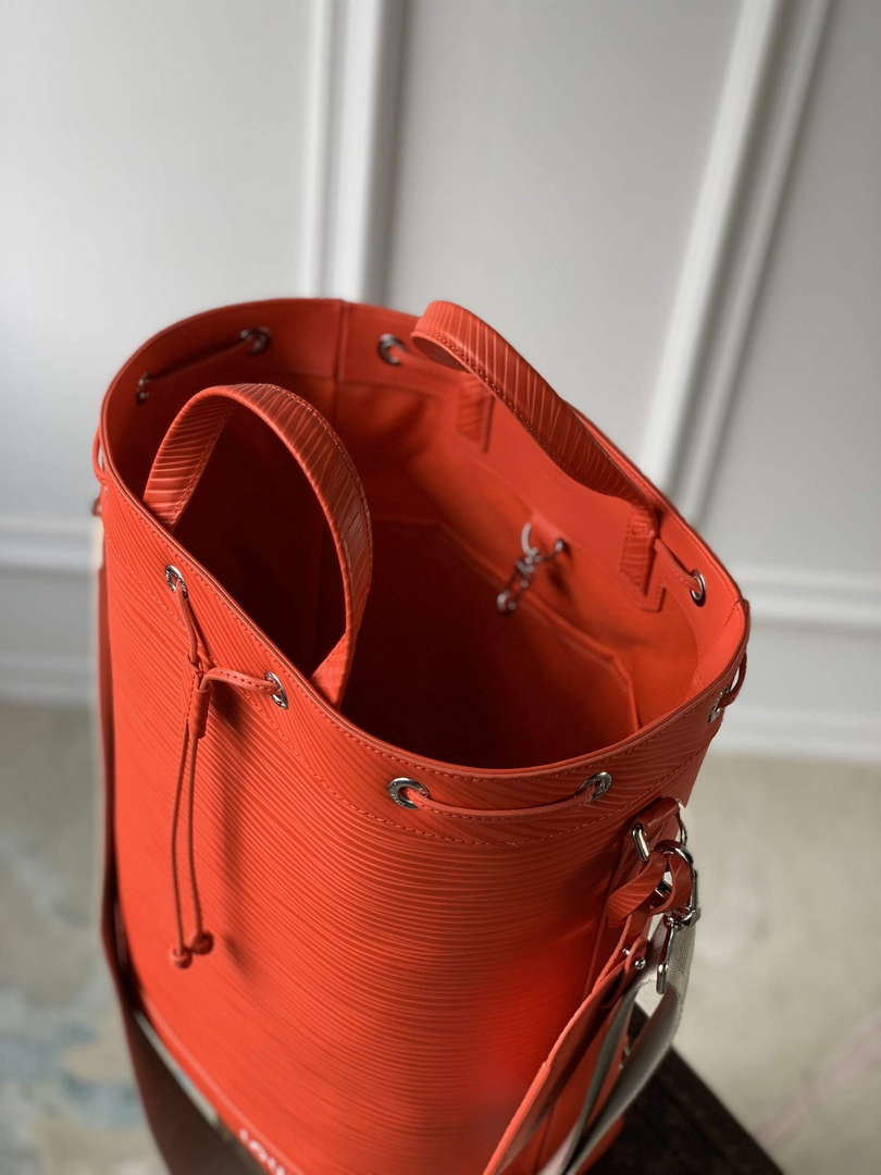 LV M23117 Louis Vuitton Maxi No�� Sling Bag Orange