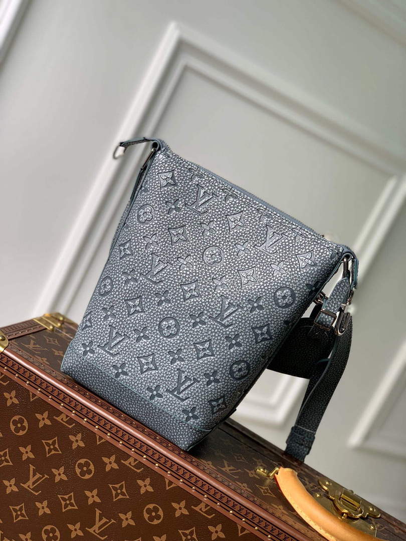 LV M20875 Louis Vuitton Hobo Cruiser PM Bag Gray
