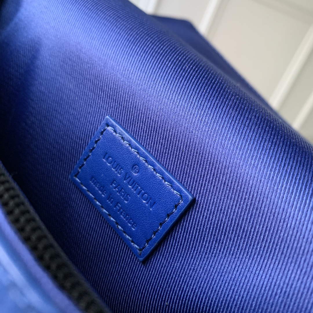 LV M82571 Louis Vuitton Steamer Wearable Wallet Racing Blue