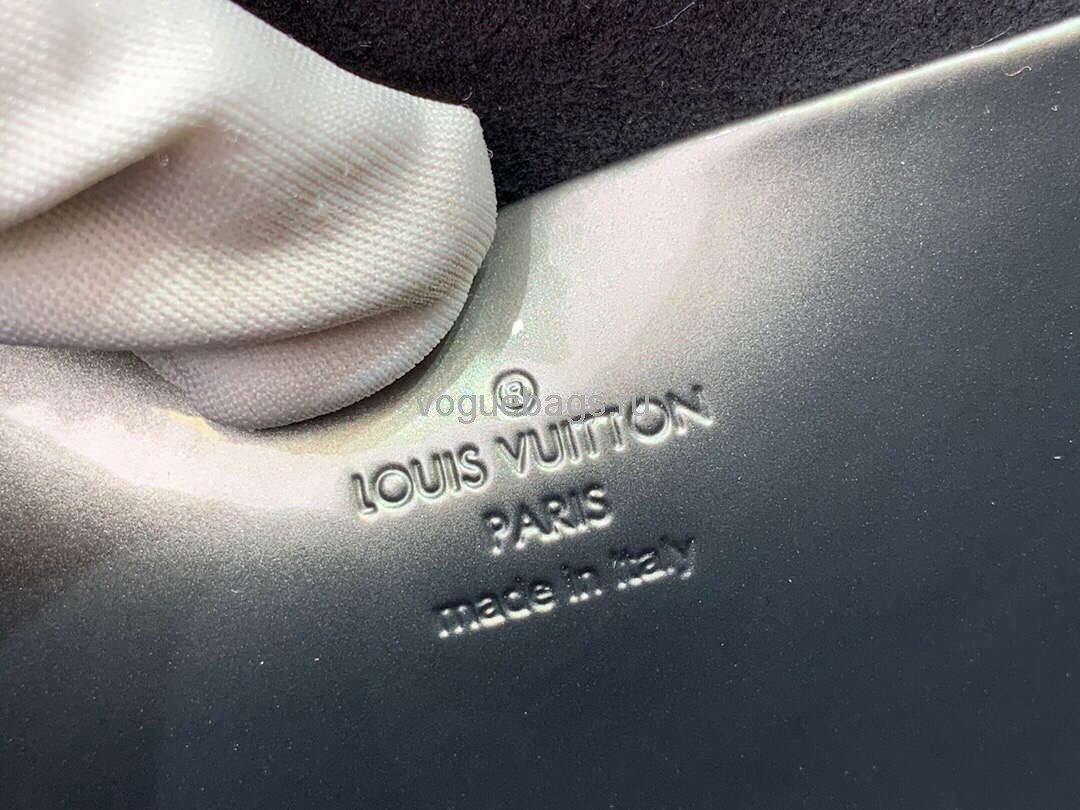Louis Vuitton M90566 LV Wynwood Monogram Vernis Bag M90516 Gray