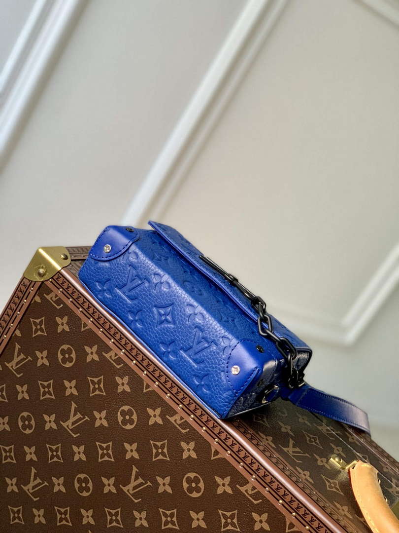 LV M82571 Louis Vuitton Steamer Wearable Wallet Racing Blue