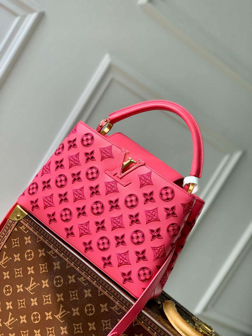 LV M22922 Louis Vuitton Capucines MM Handbag Pink