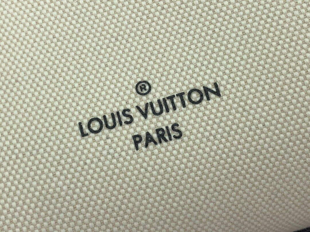 LV M59842 Louis Vuitton On My Side MM Tote Bag Black