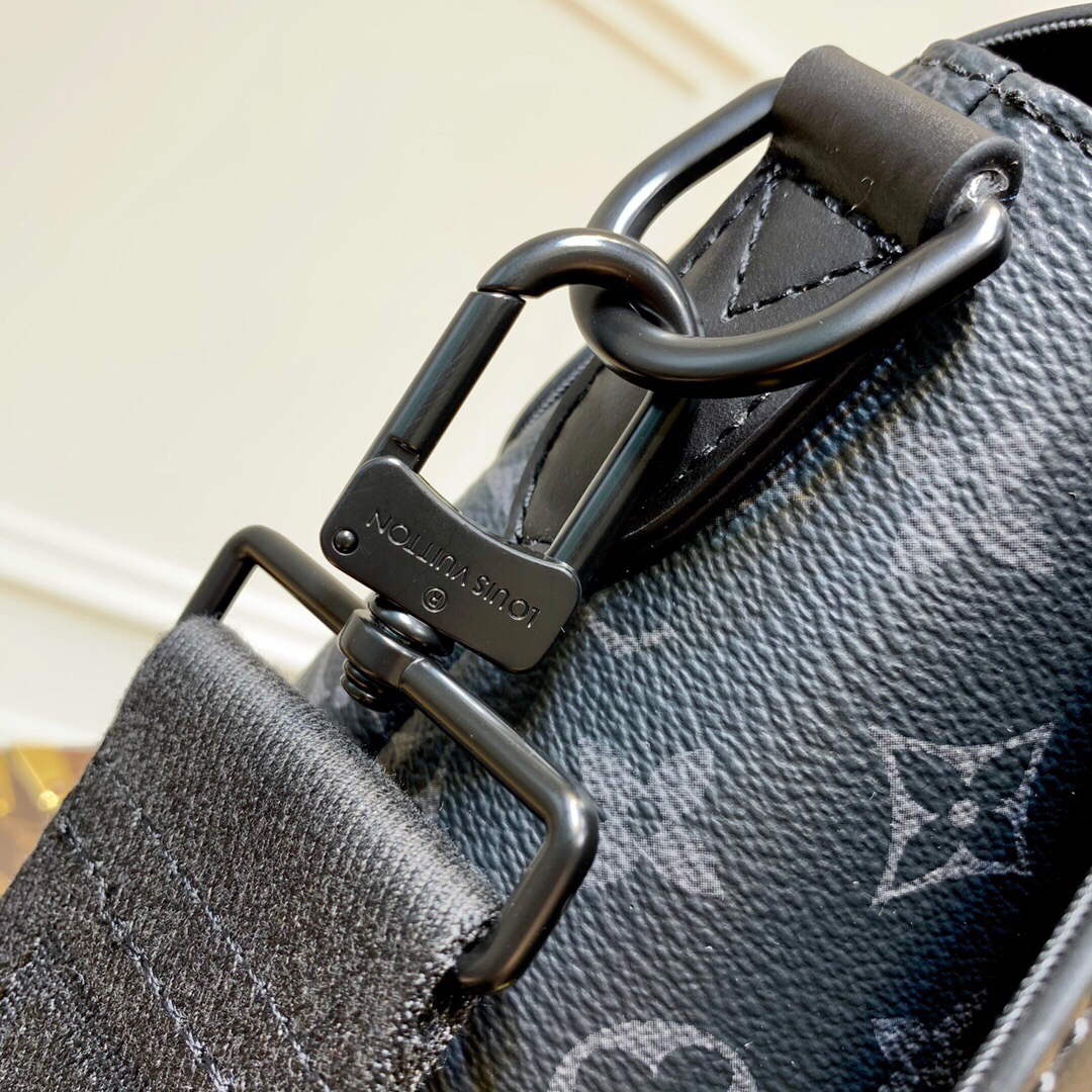 LV M45911 Louis Vuitton Saumur Messenger Black