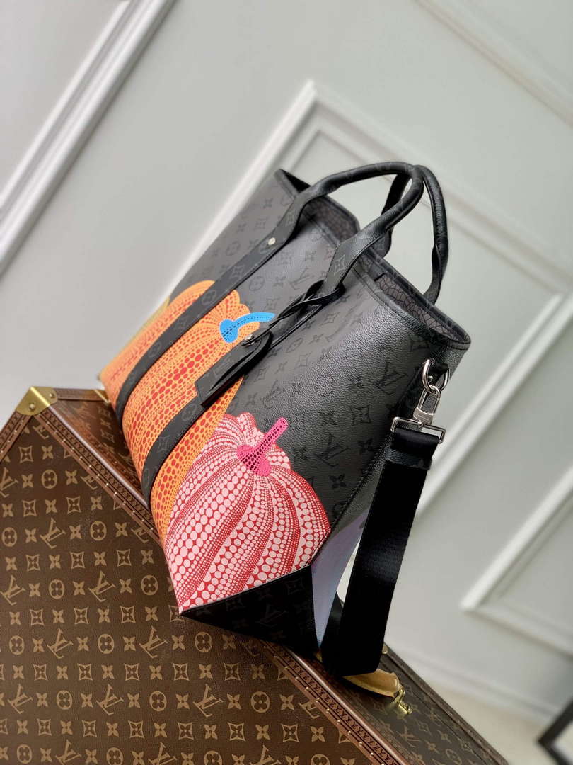 LV M46434 Louis Vuitton LV x YK Weekend Tote