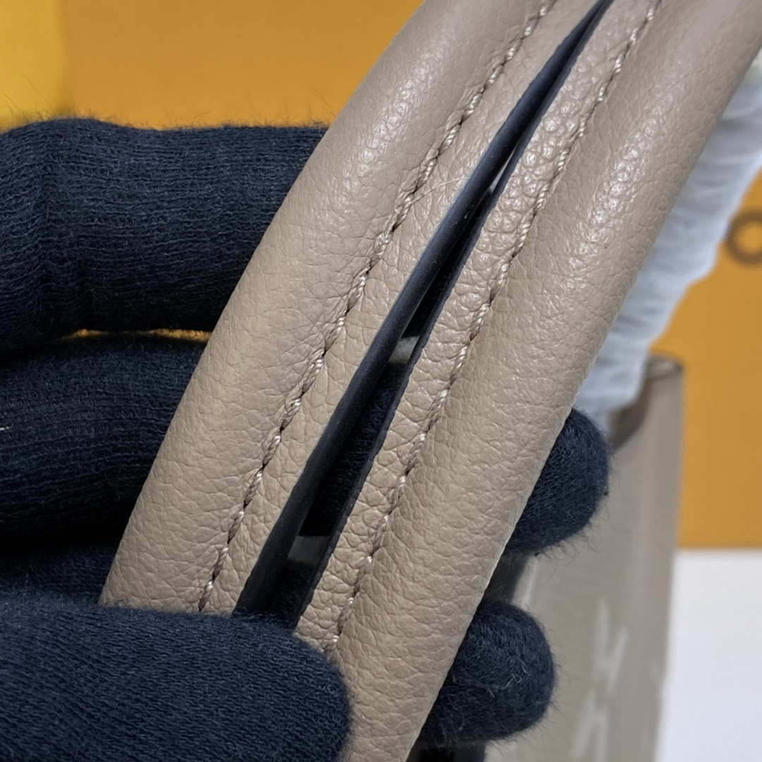 Louis Vuitton LV M58916 Petit Palais Monogram Gray leather