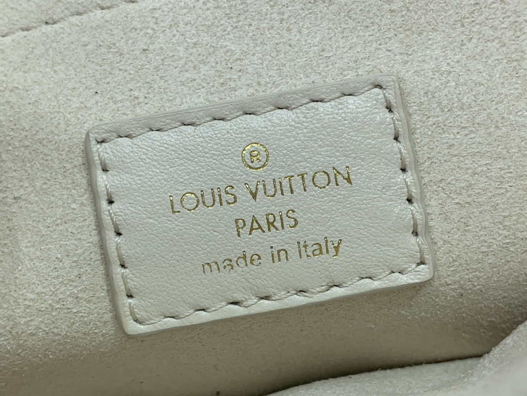 LV M20687 Louis Vuitton New Wave Multi-Pochette Leather M20838 White