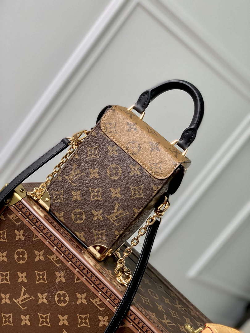 LV M82465 Louis Vuitton Camera Box Handbag