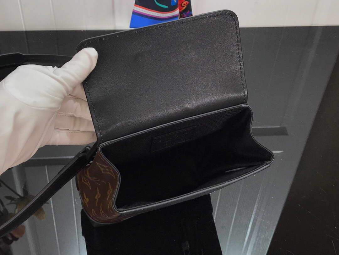 LV M80327 Louis Vuitton Steamer XS Bag Monogram