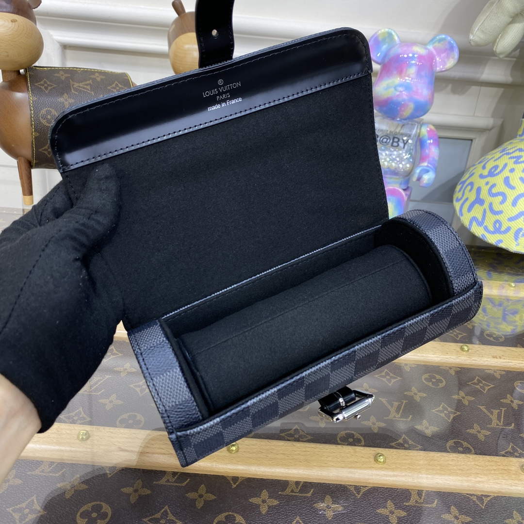 LV M32719 Louis Vuitton 3 Watch Case Taige Leather