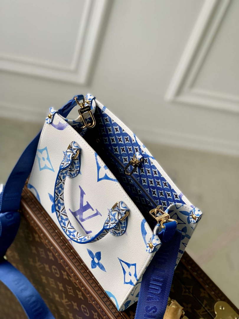 LV M22976 Louis Vuitton OnTheGo PM Handbag Blue