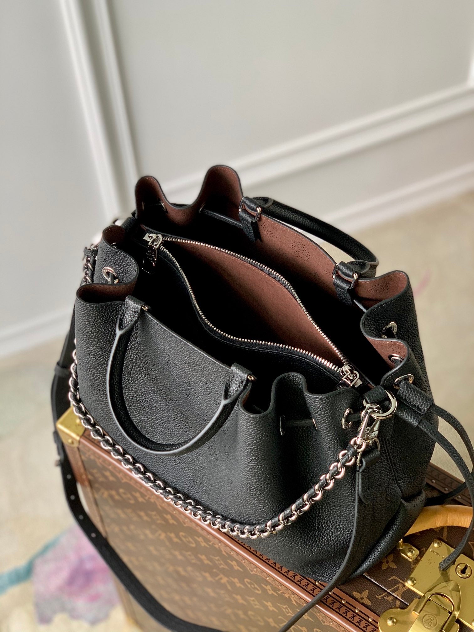 Louis Vuitton LV M59200 Bella Tote Mahina Black
