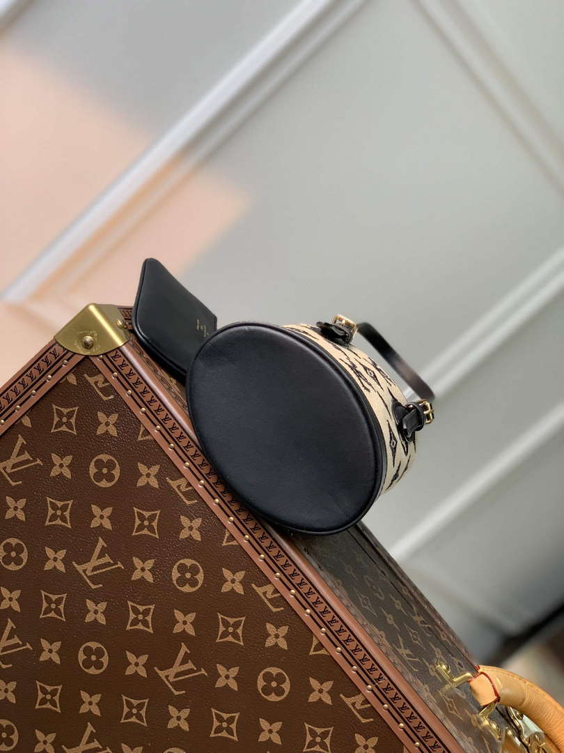LV M82418 Louis Vuitton Nano Bucket Bag Black