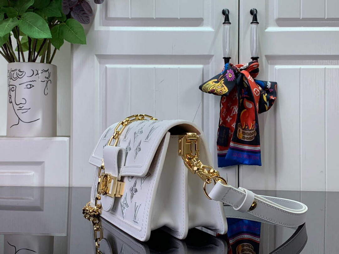 LV M20739 Louis Vuitton Dauphine East West Handbag White