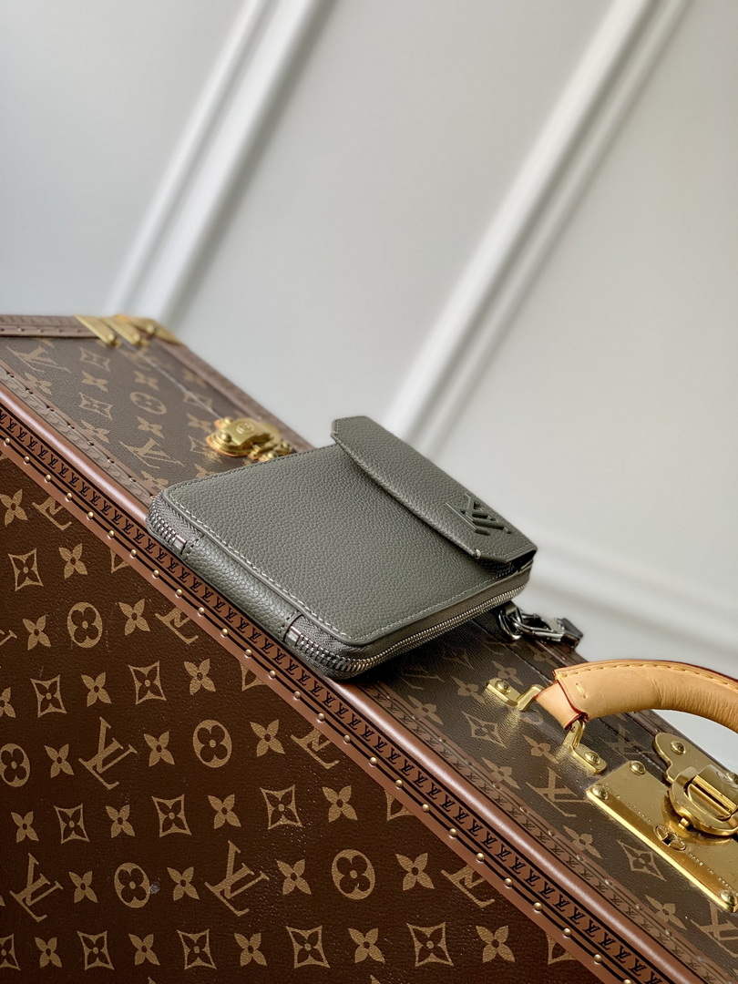 LV M57089 Louis Vuitton Phone Pouch Green