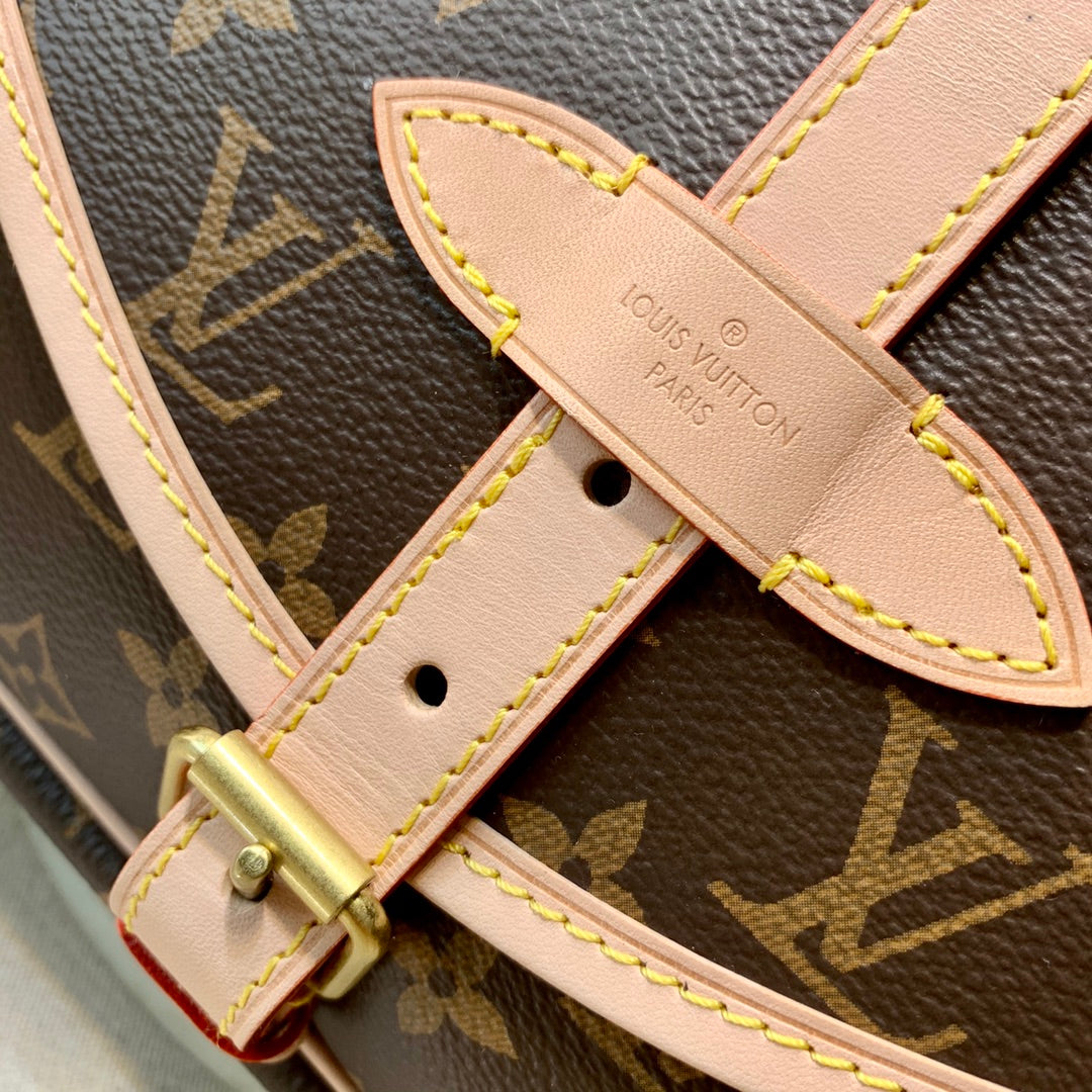 LV M40710 Louis Vuitton Saumur Messenger Monogram Bag