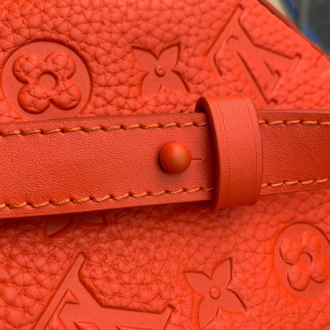LV M81525 Louis Vuitton S-LOCK Vertical Wearable Wallet Orange