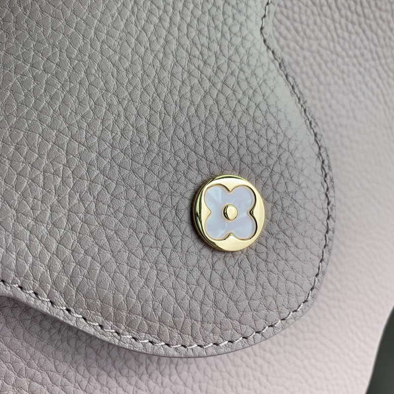 LV M22122 Louis Vuitton Capucines MM Handbag Wisteria