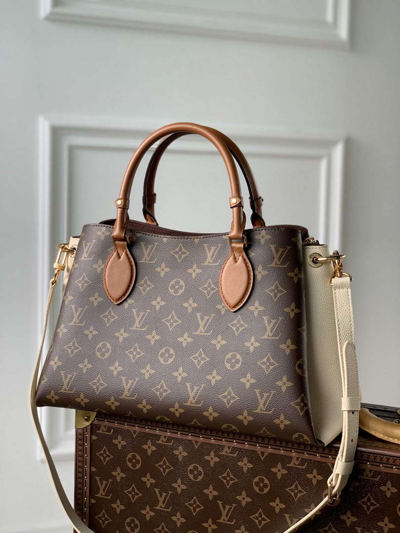 LV M46508 Louis Vuitton Vendme MM Bag White
