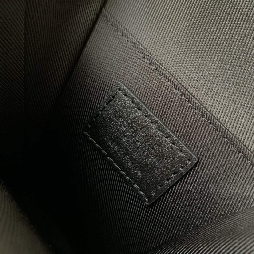 LV M57089 Louis Vuitton Phone Pouch Black