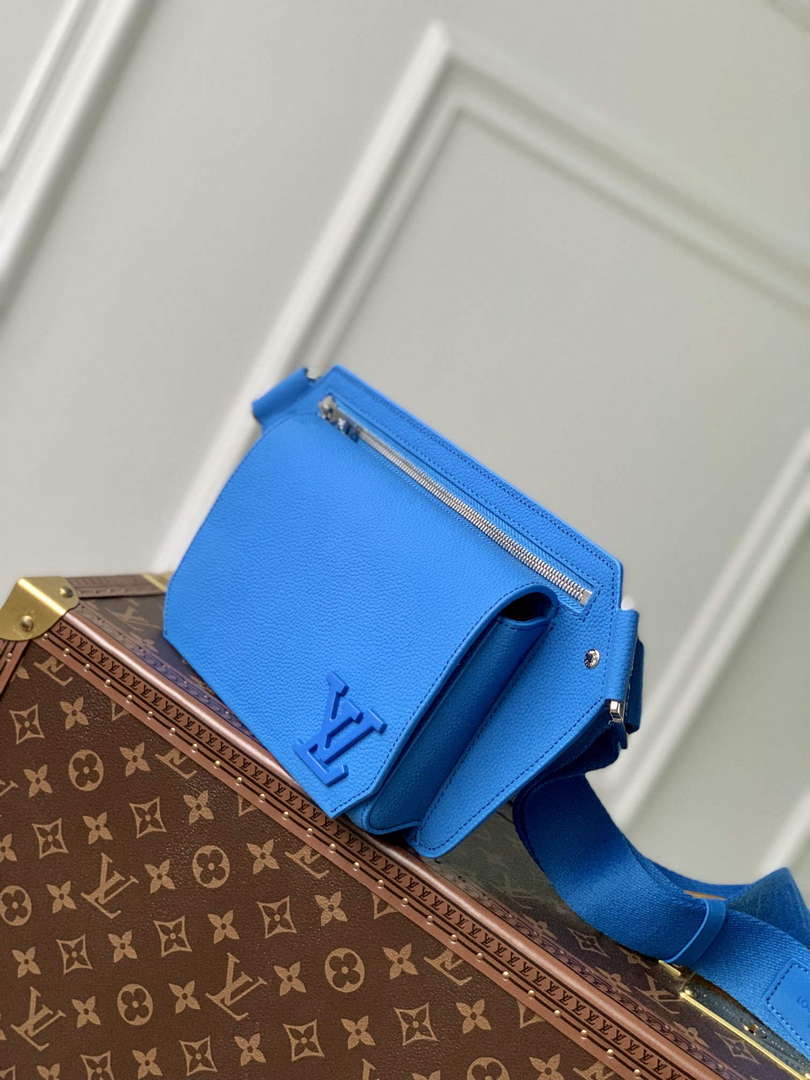 LV M22665 Louis Vuitton Takeoff Slingbag Bright Blue