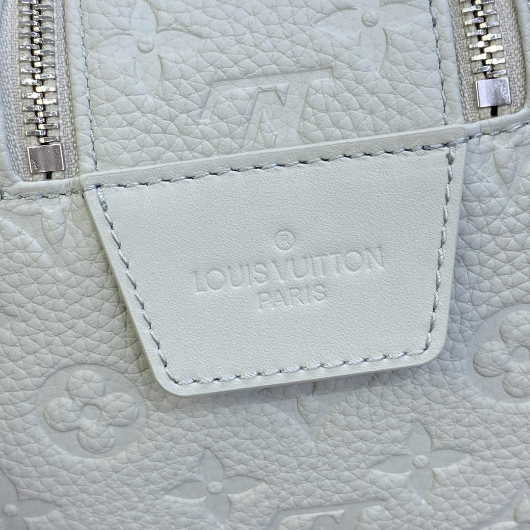 LV M82576 Louis Vuitton Dopp Kit Bag Off-white