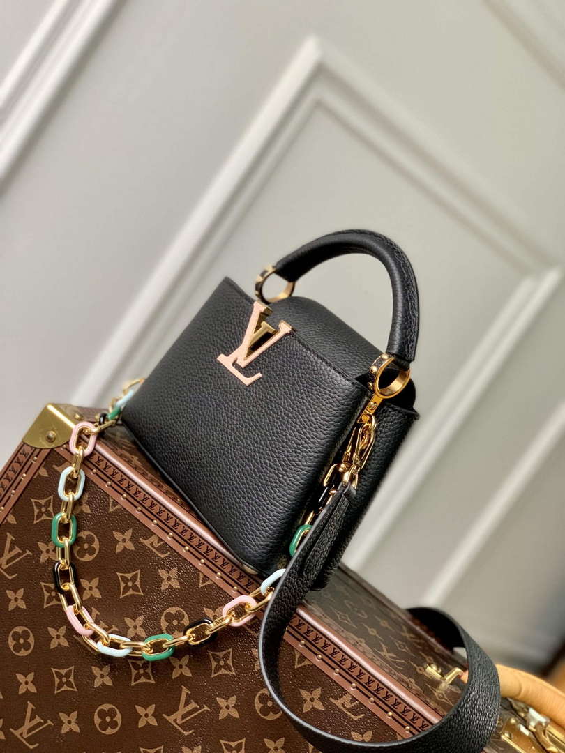 LV M21641 Louis Vuitton Capucines Mini Handbag Black