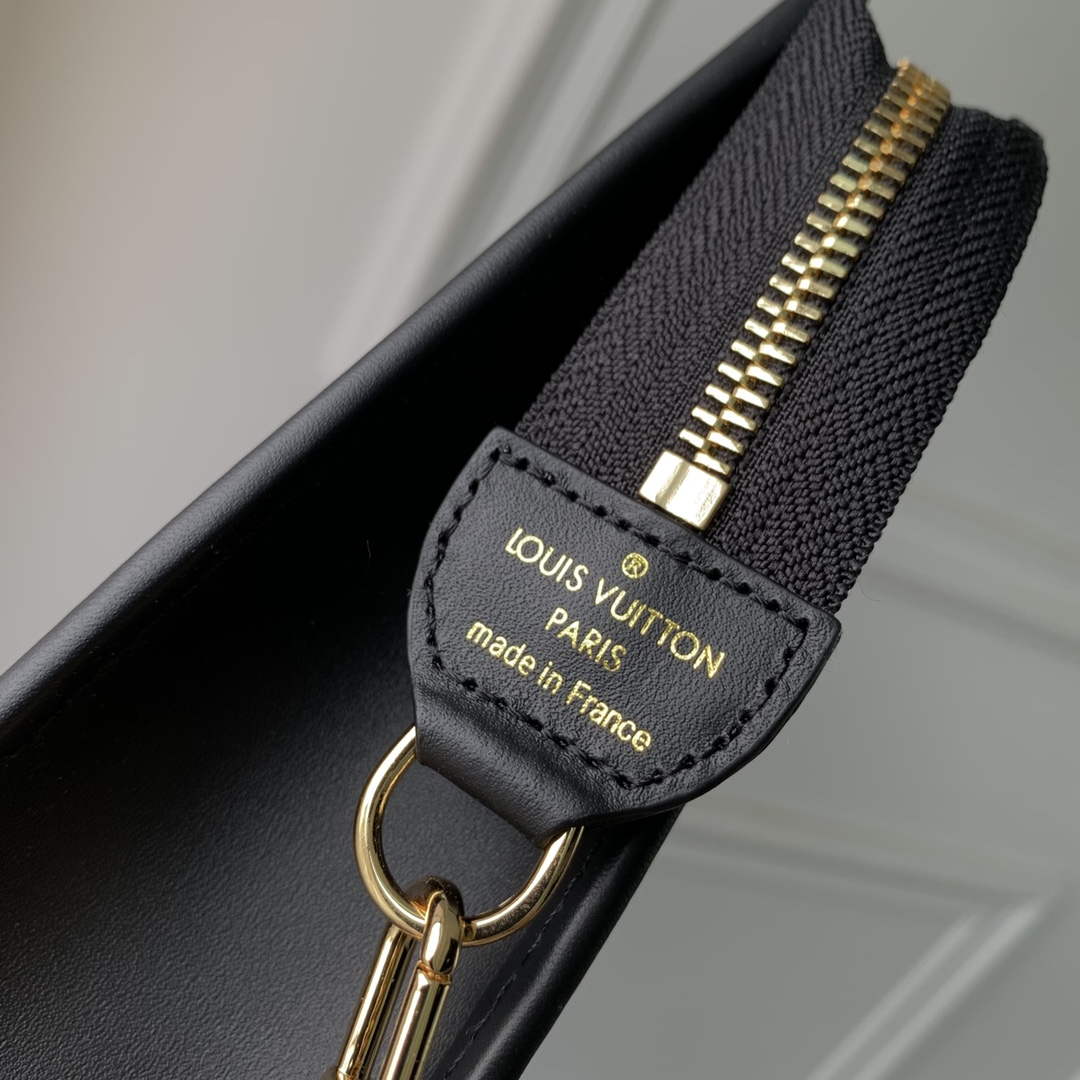 LV M82521 Louis Vuitton Toiletry Pouch On Chain Bag Black