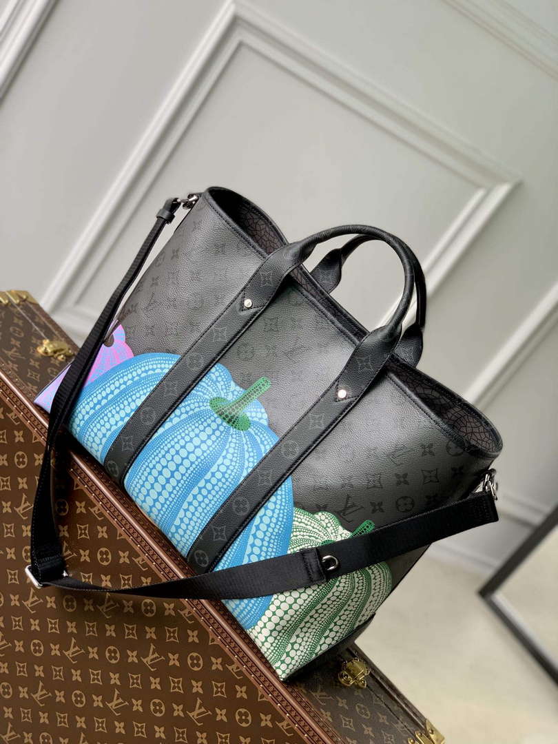LV M46434 Louis Vuitton LV x YK Weekend Tote