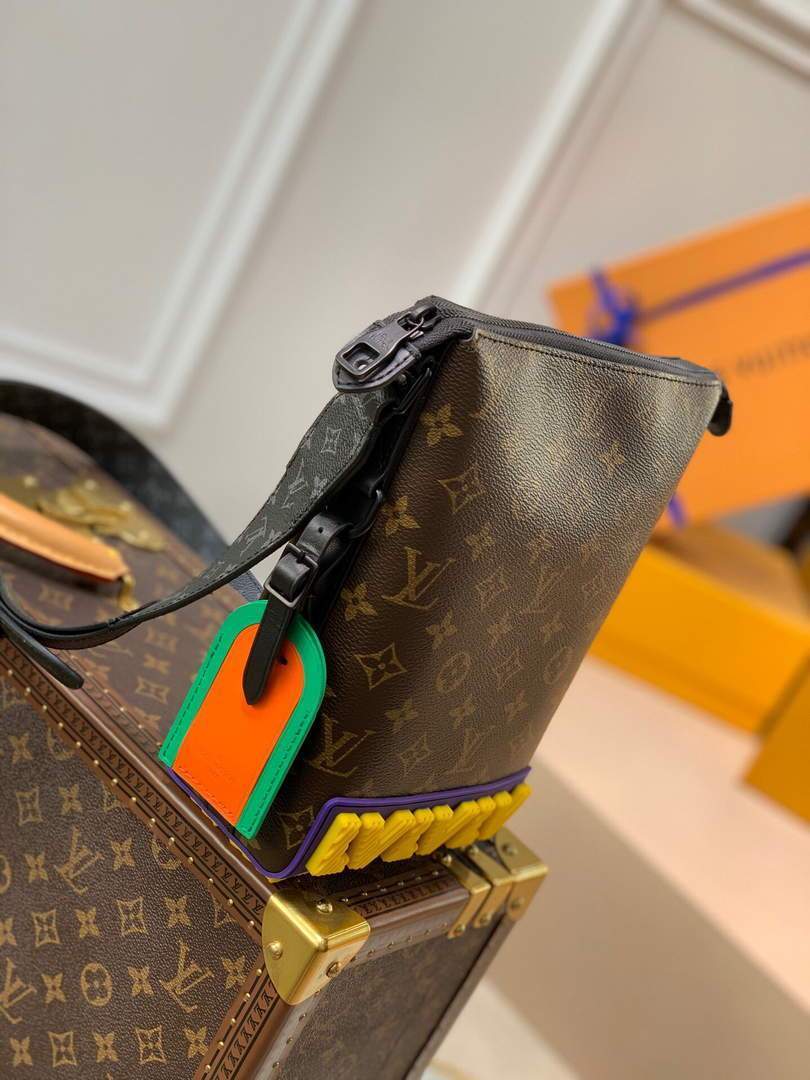 LV M57966 Louis Vuitton Cruiser Messenger Bag Monogram