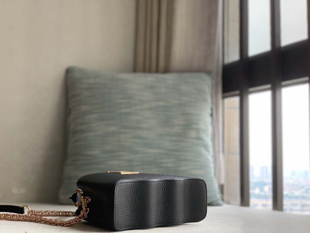 LV M22121 Louis Vuitton Capucines Mini Handbag Black