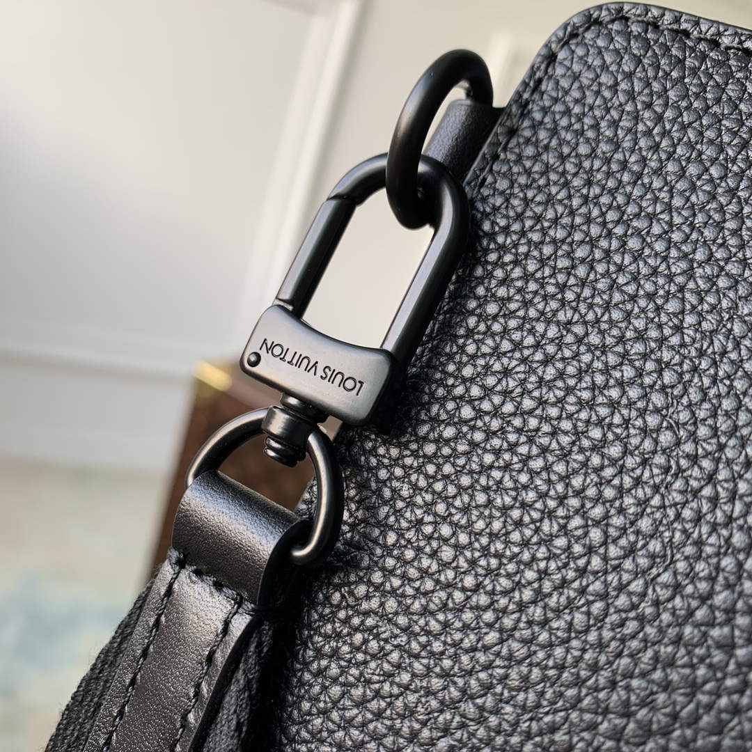 LV M57089 Louis Vuitton Phone Pouch Black