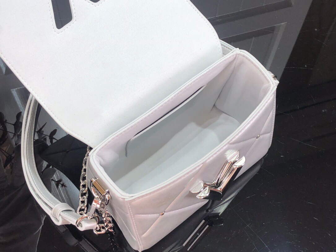 LV M59031 Louis Vuitton Twist PM High End Leathers