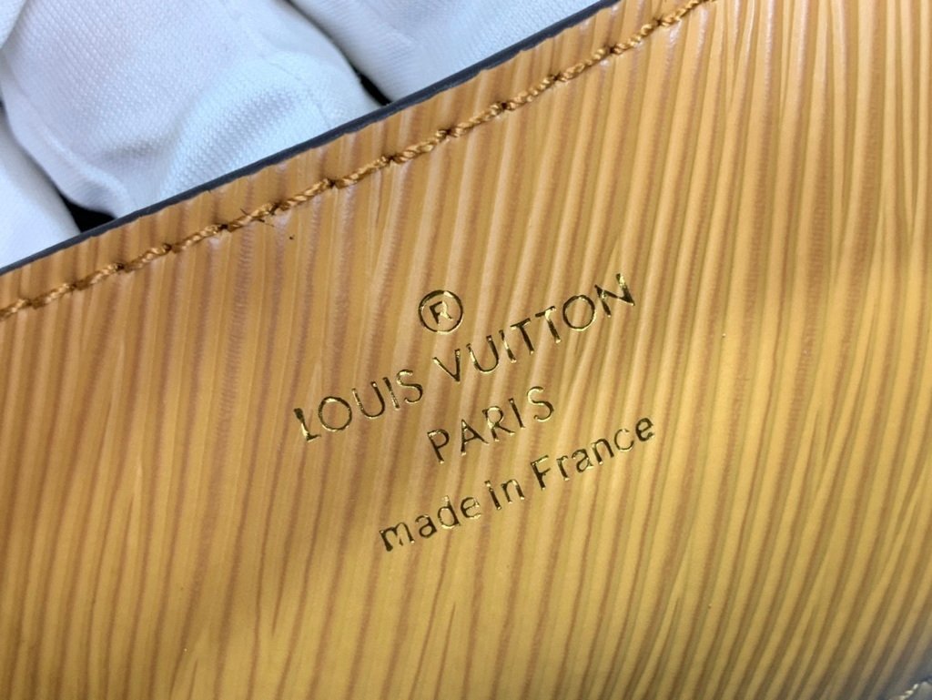 Louis Vuitton M56780 LV Crafty Twist MM Bag M56779 Epi Brown