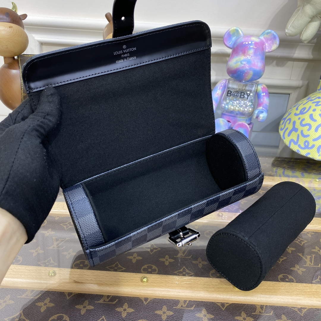 LV M32719 Louis Vuitton 3 Watch Case Taige Leather