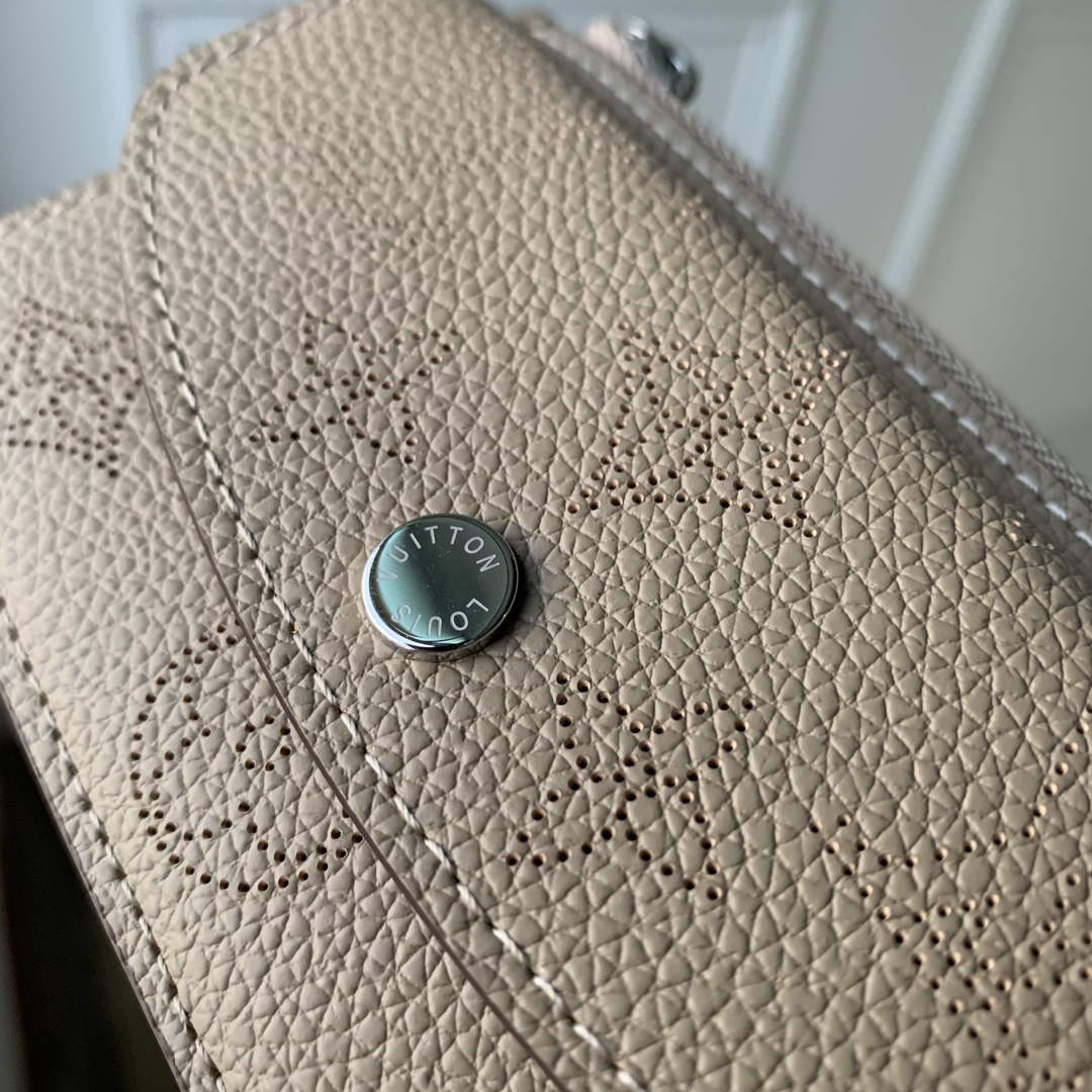 LV M81287 Louis Vuitton Card Holder Recto Verso Galet Gray