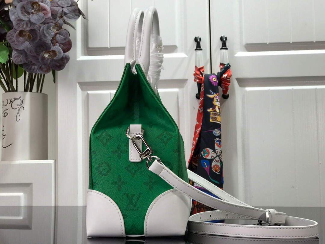 LV M46113 Louis Vuitton Carry It Bag 25cm Monogram Canvas Spring/Summer 2021 Collection Green