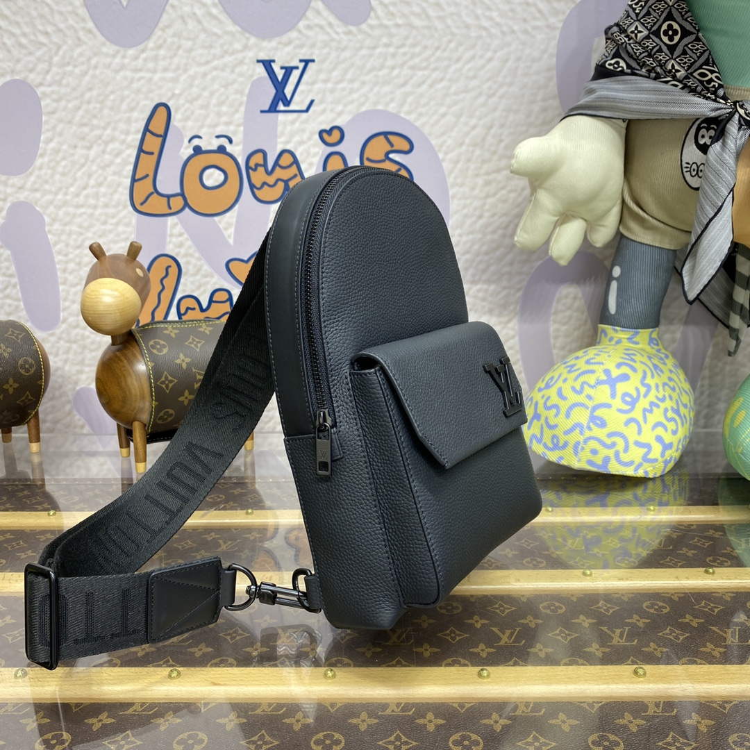 LV M23736 Louis Vuitton Pilot Slingbag Black