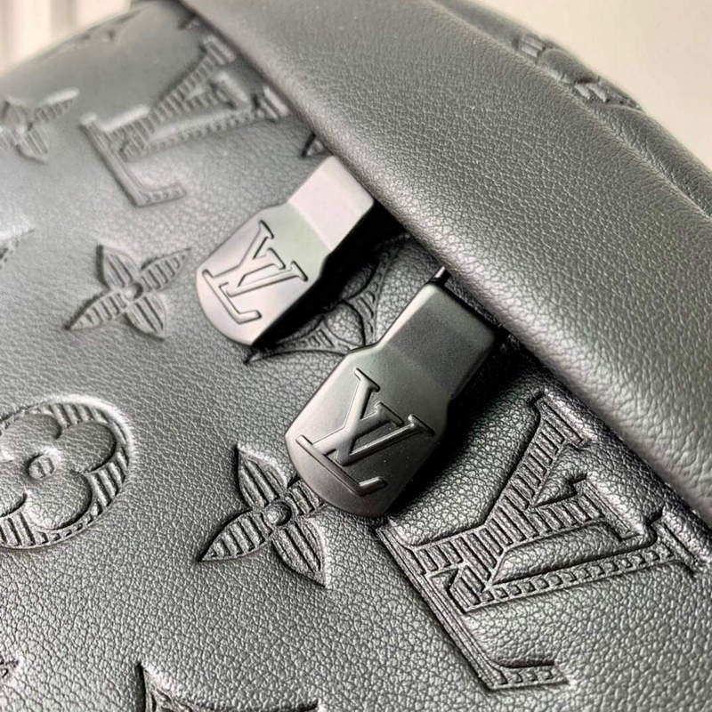 LV M44388 Louis Vuitton Discovery Bumbag Crossbody Black