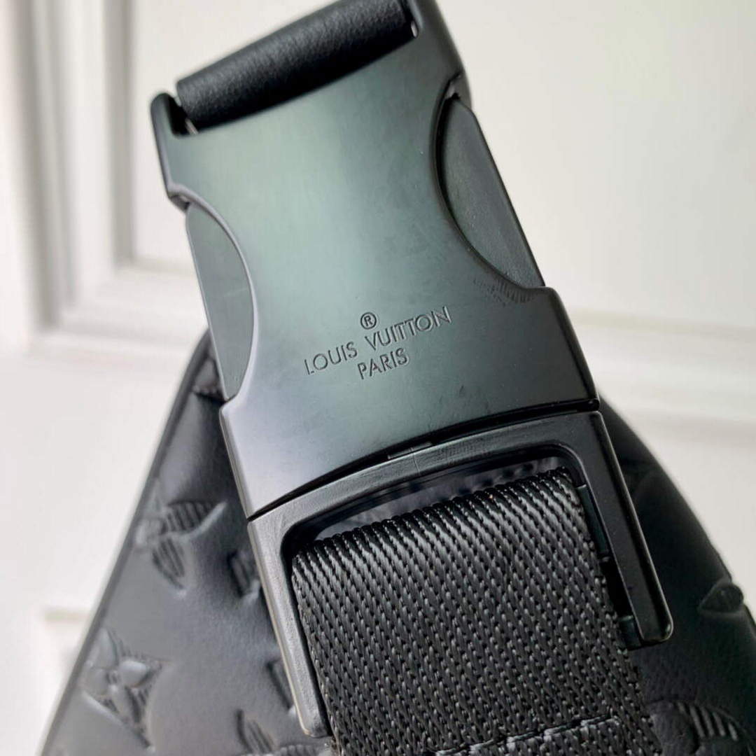 LV M44388 Louis Vuitton Discovery Bumbag Crossbody Black