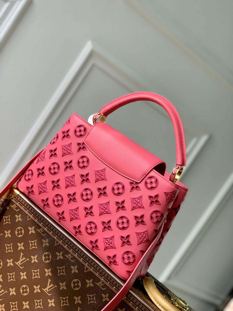 LV M22922 Louis Vuitton Capucines MM Handbag Pink